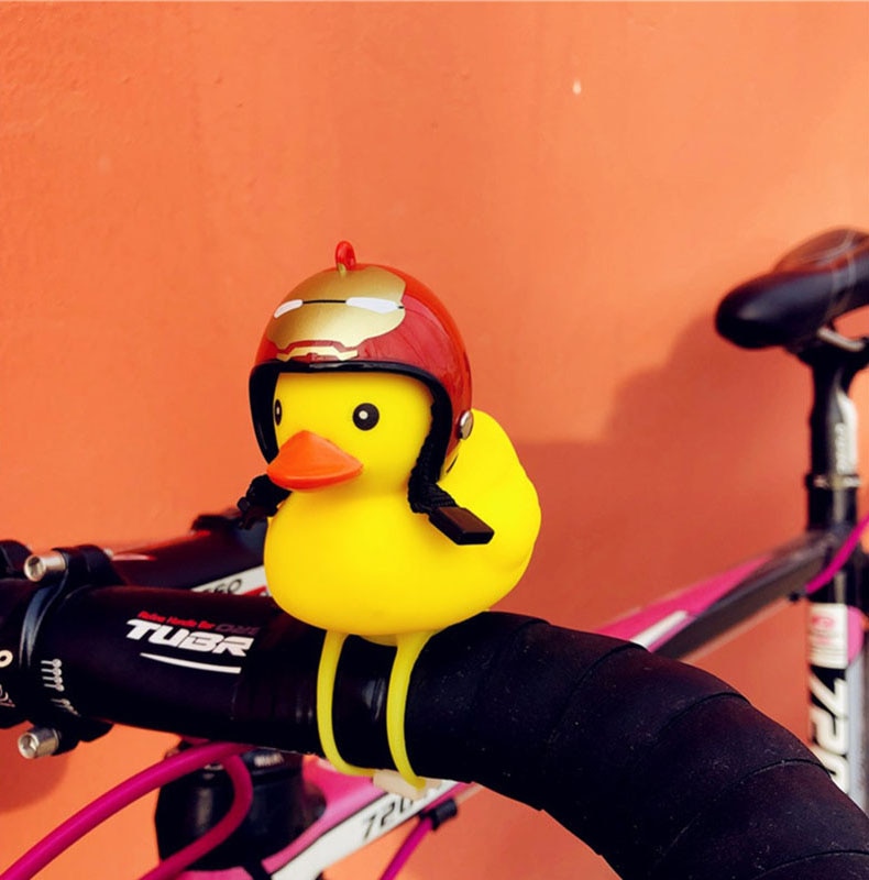 SIno Pato de bicicleta com capacete pequeno